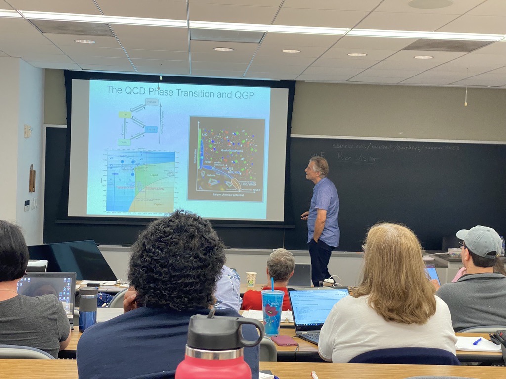 Monday lecture: Prof. Bellwied (UH) explains matter under extreme conditions.